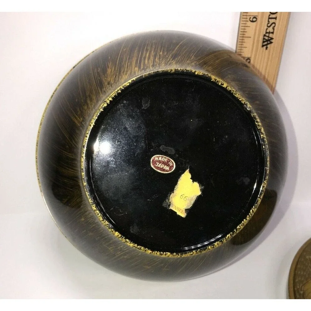 Decorative lacquered‎ bowl/dish l w/ Lid Flowers & Leaves Made in Japan.